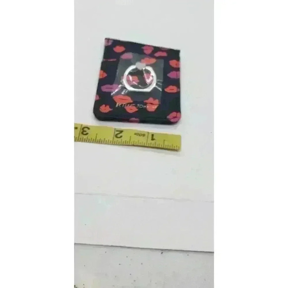 BETSEY JOHNSON STICK ON PHONE RING STAND WALLET CARD HOLDER NWOT LIPS - Picture 6 of 7